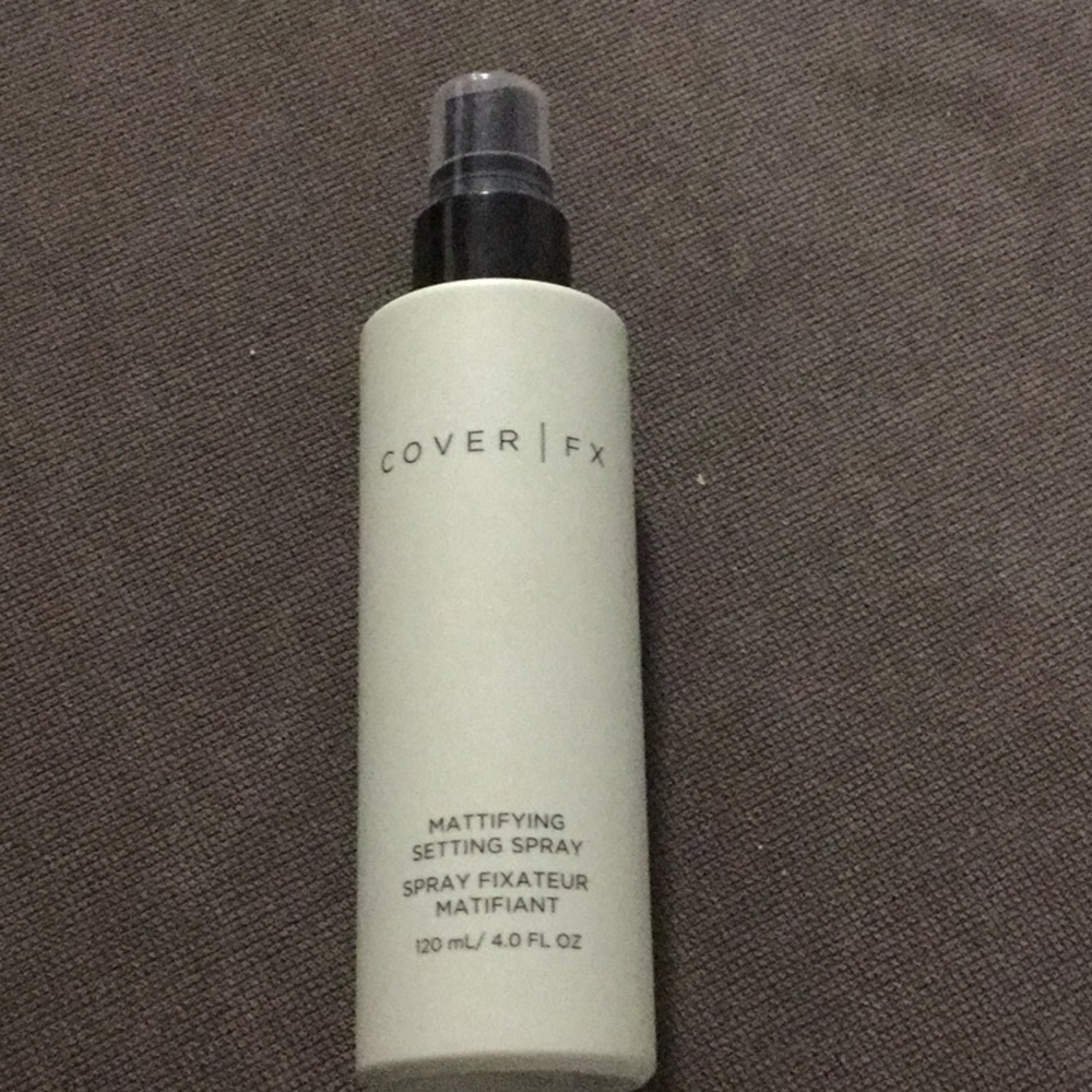 CoverFX mattifying setting spray
